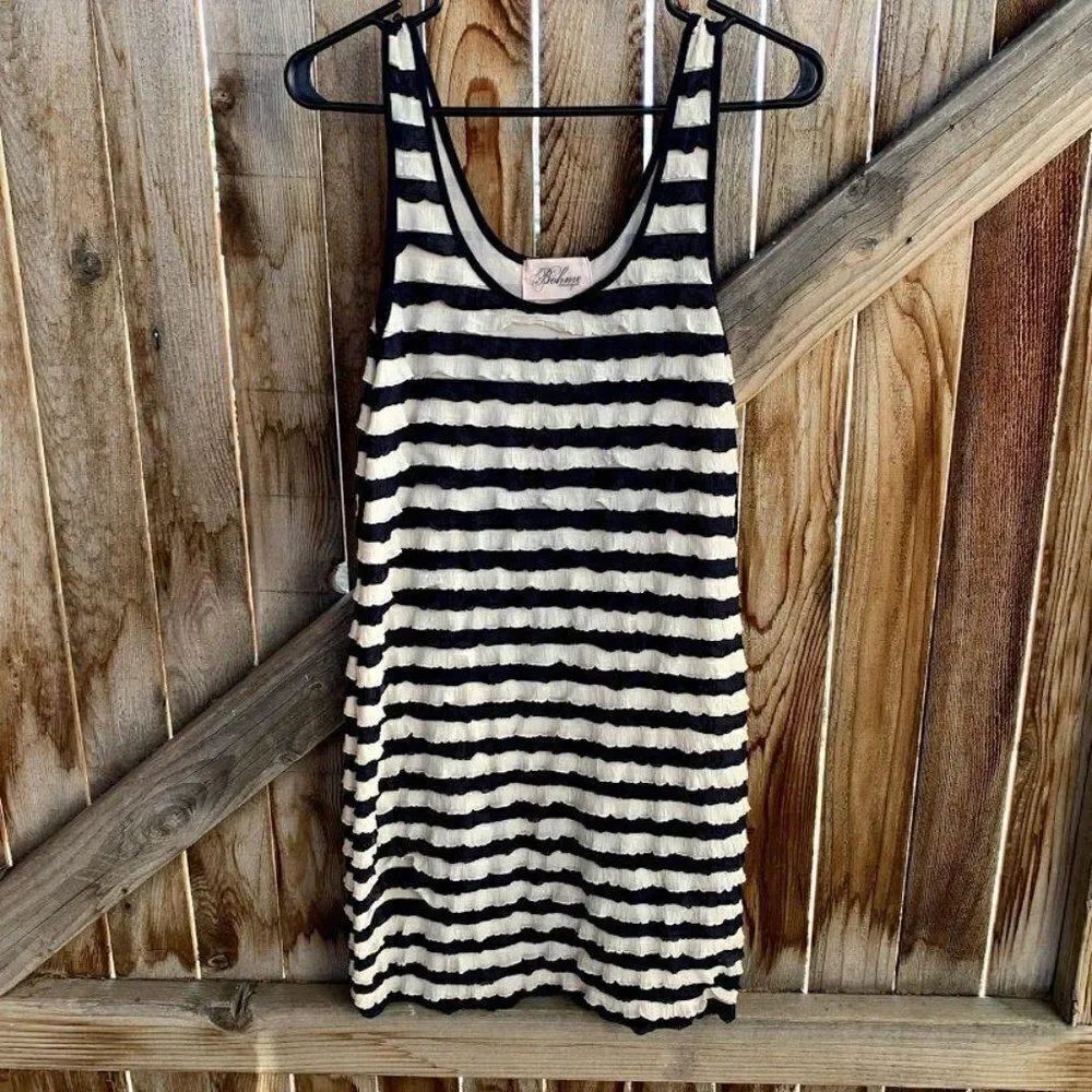 Bohme Boutique dress sleeveles ruffled with belt m